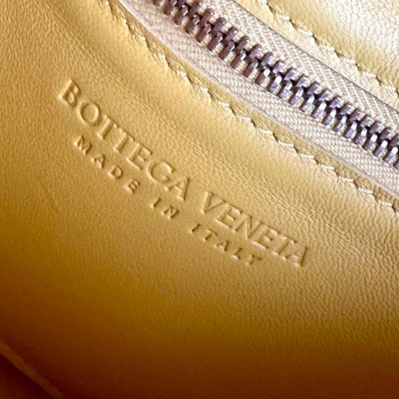 Bottega Veneta cassette bag $2900 pre-loved - Picture 8 of 8